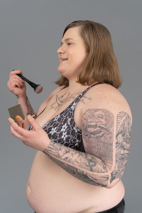 Plus size woman using puff-box