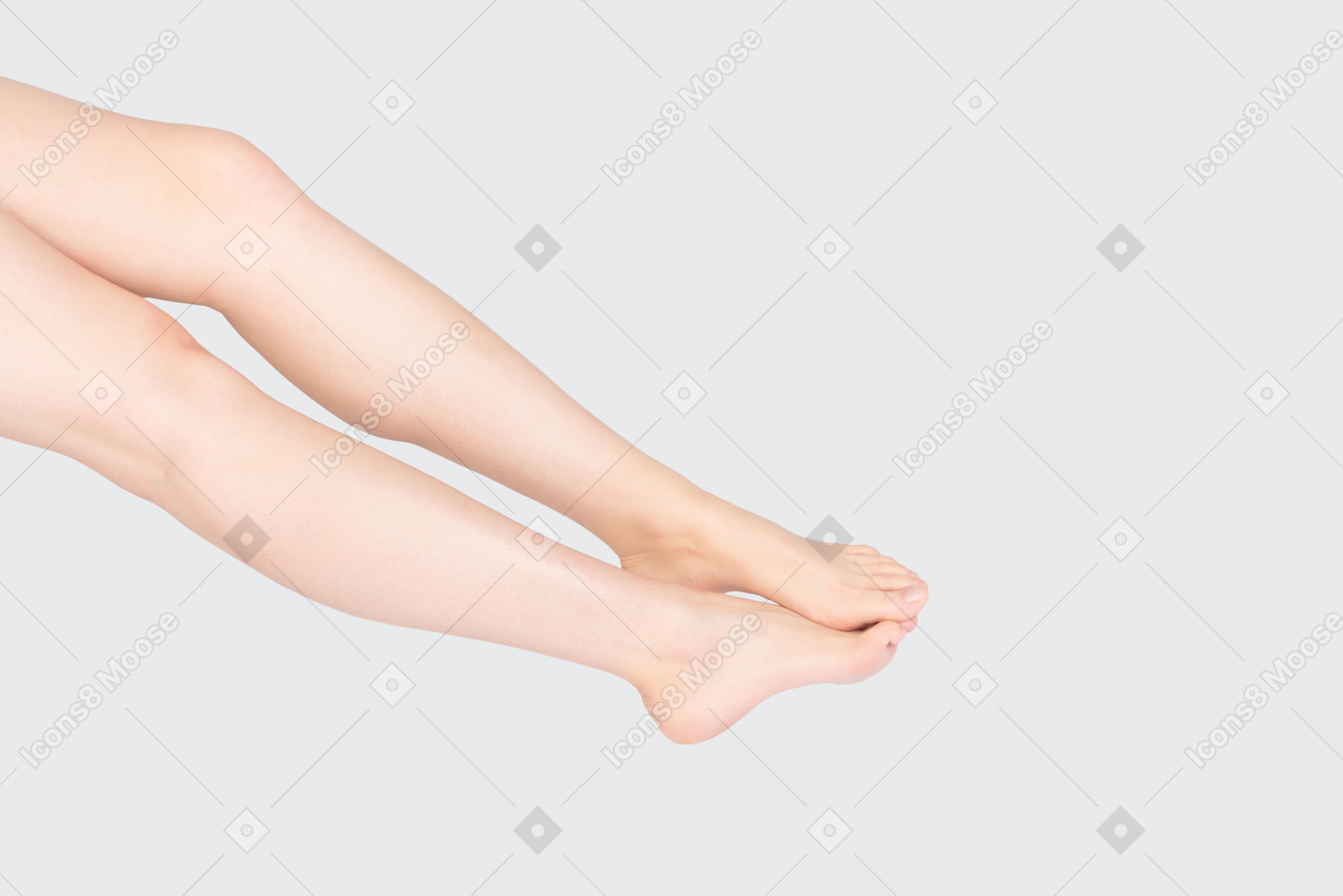 Tiro de piernas femeninas desnudas