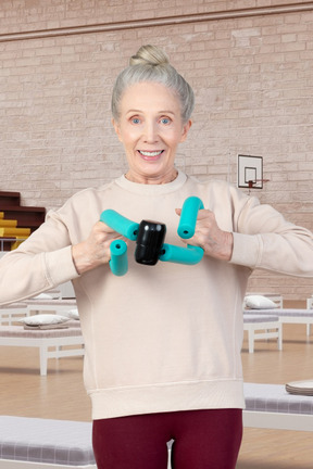 Anciana haciendo ejercicio