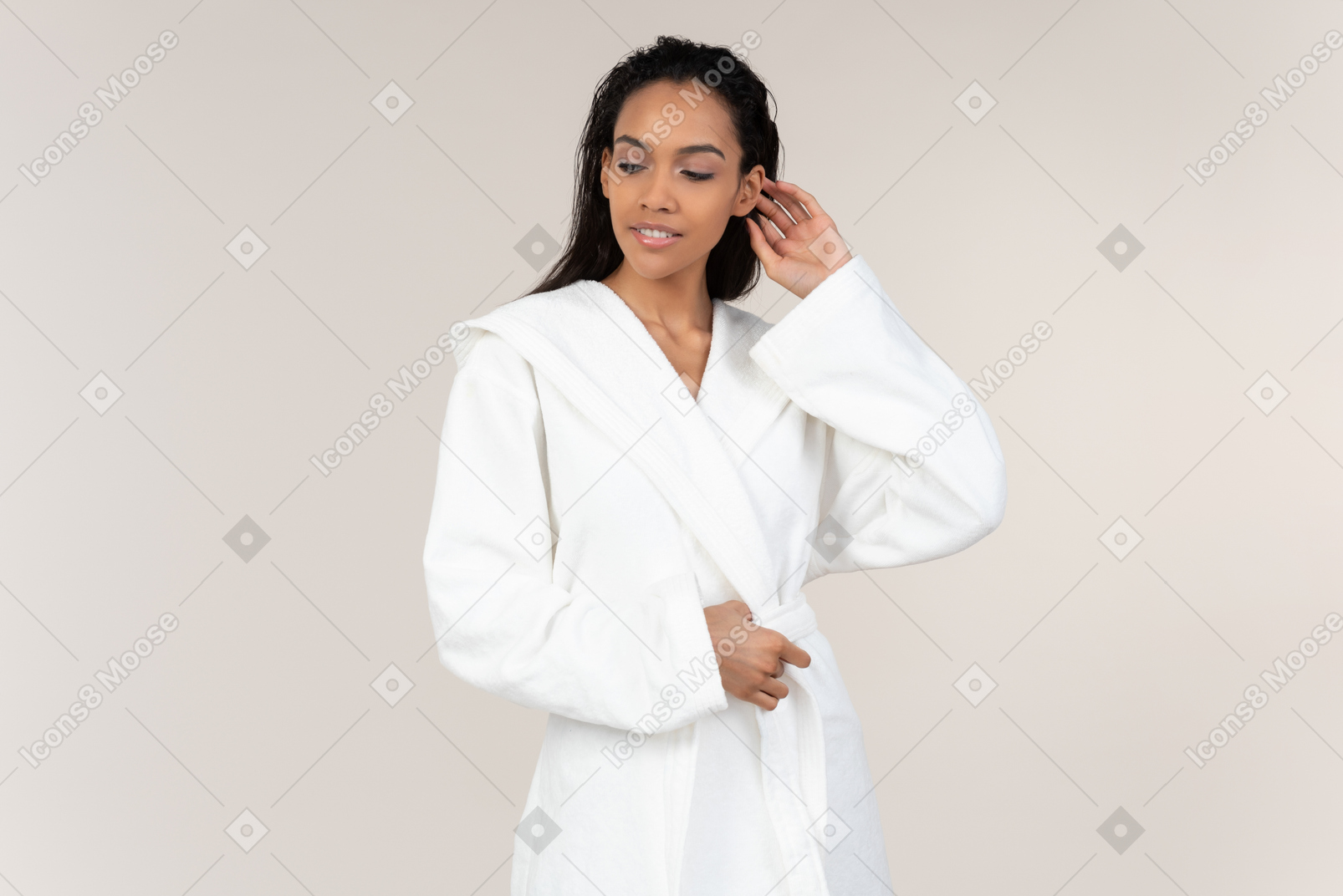 그녀의 아침 루틴에 대해가 흰 가운에 흑인 여성