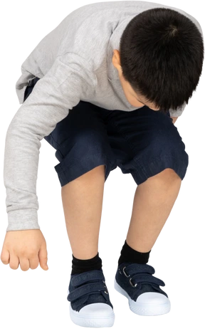 Little boy leaning forward