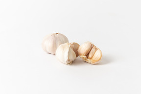 Do you know how to peel garlic quickly and easily?