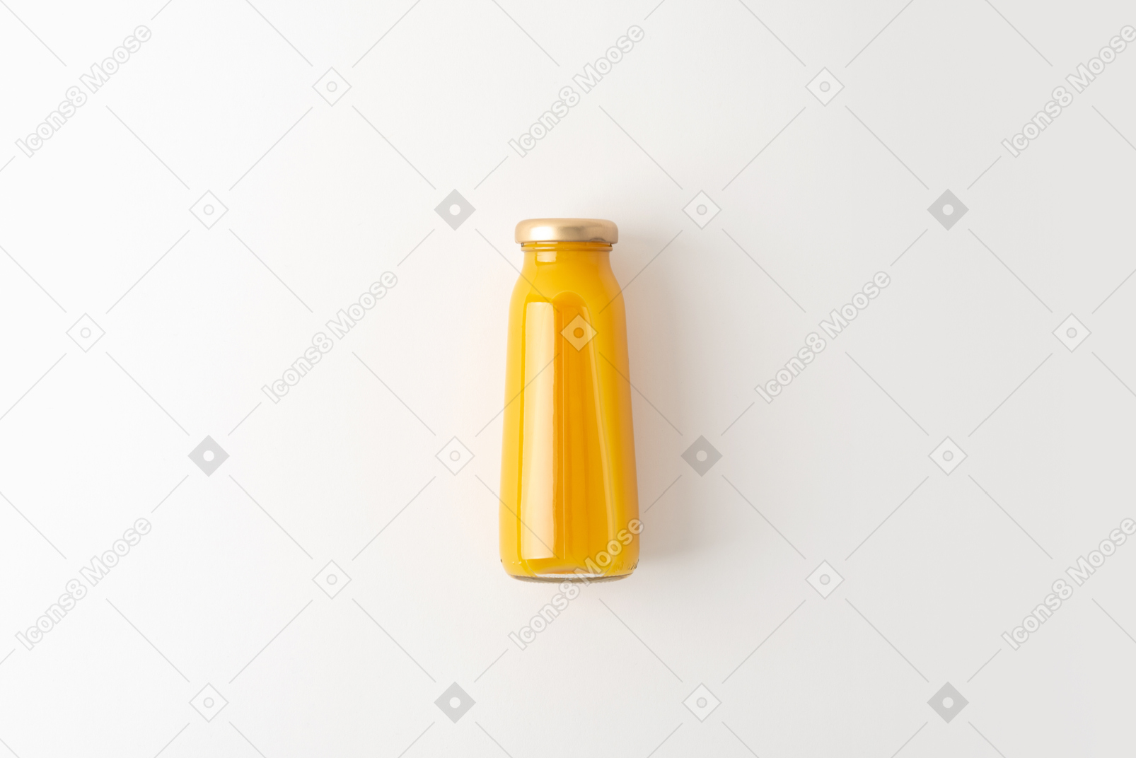 Uma pequena garrafa de suco