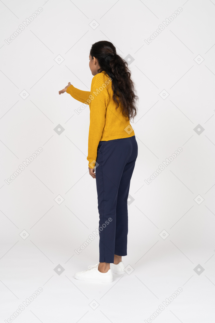 Side view of a girl in casual clothes explaining something