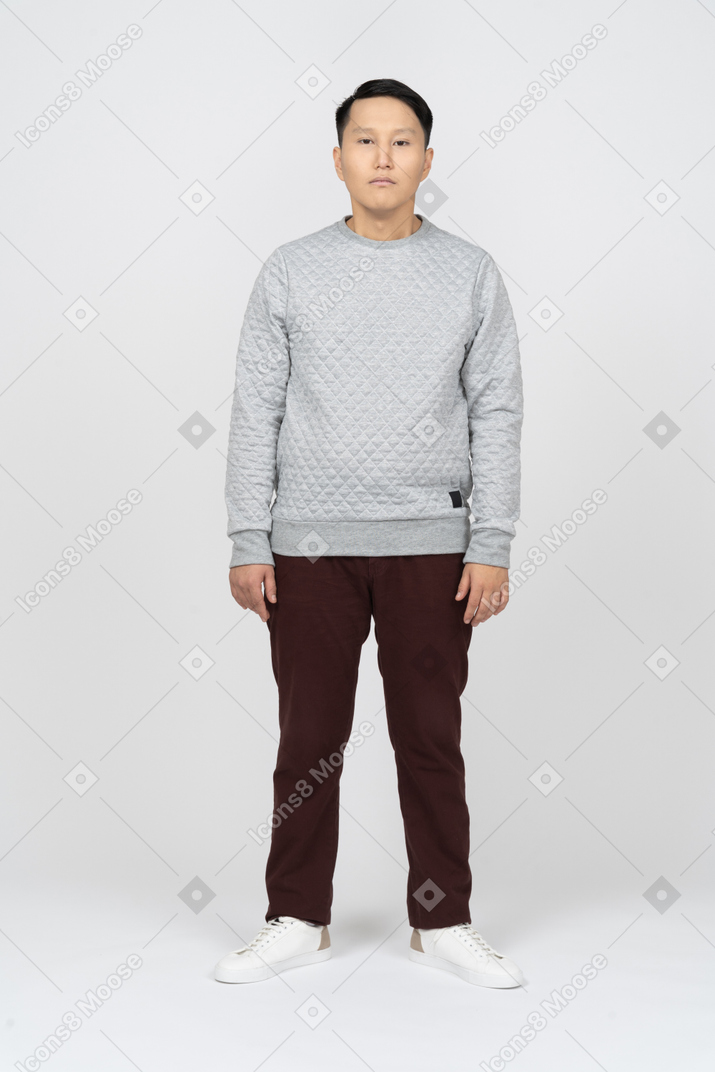 Man in casual clothes standing