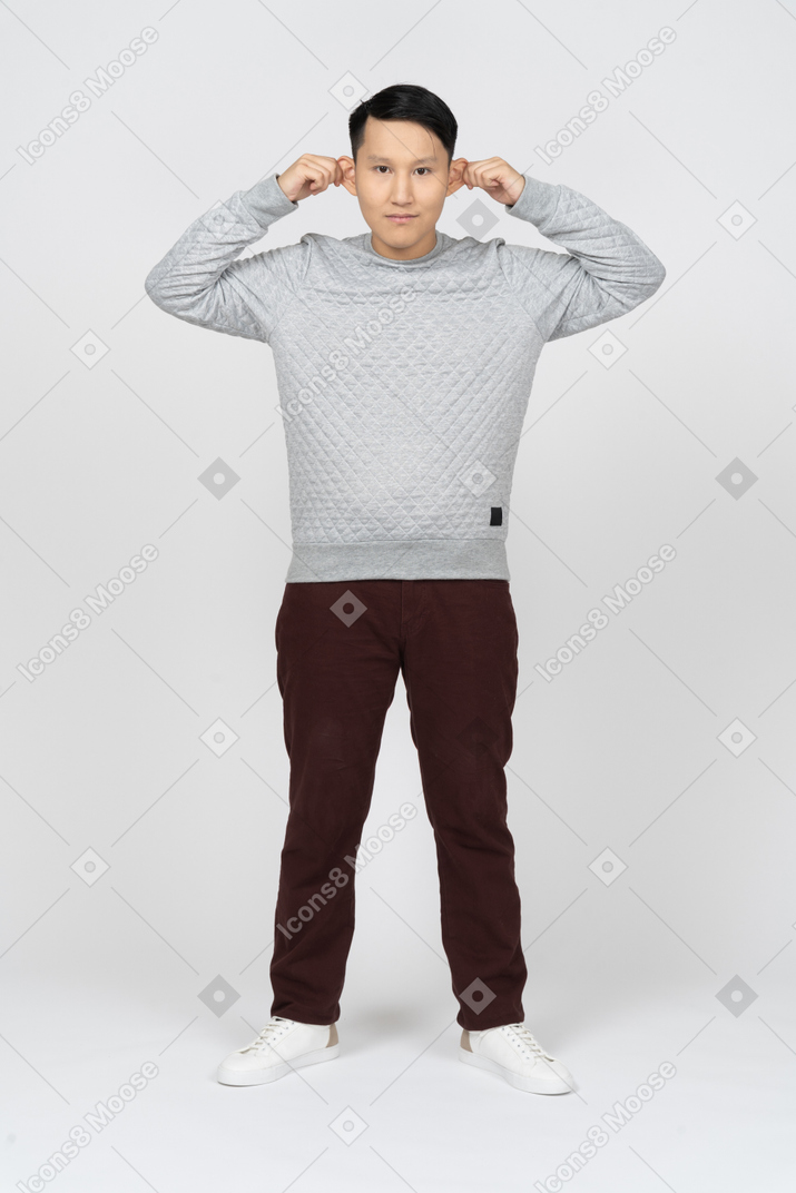 Man in casual clothes standing