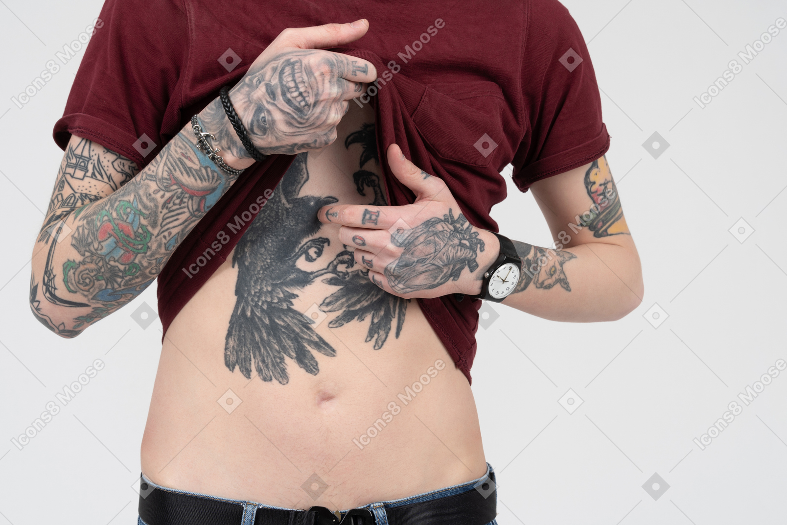 Haut du corps masculin avec des tatouages