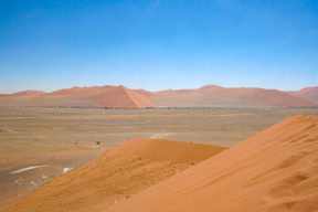 沙丘和蓝天