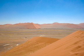 Dunes et ciel bleu