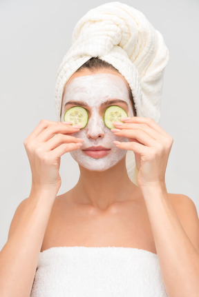 Cucumber against dark circles and puffy eyes