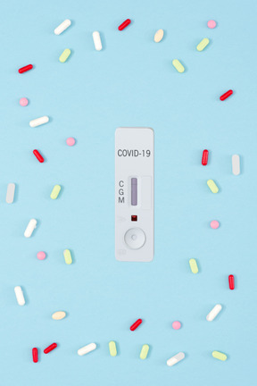 Test auf coronavirus und verschiedene pillen