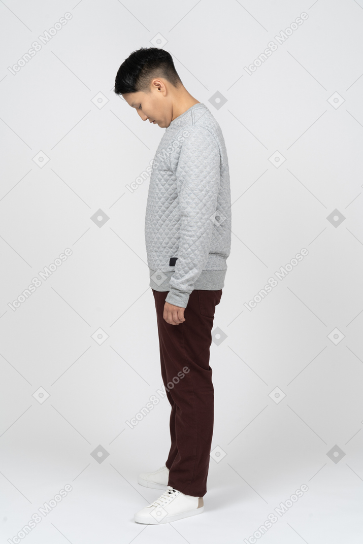 Man in casual clothes standing