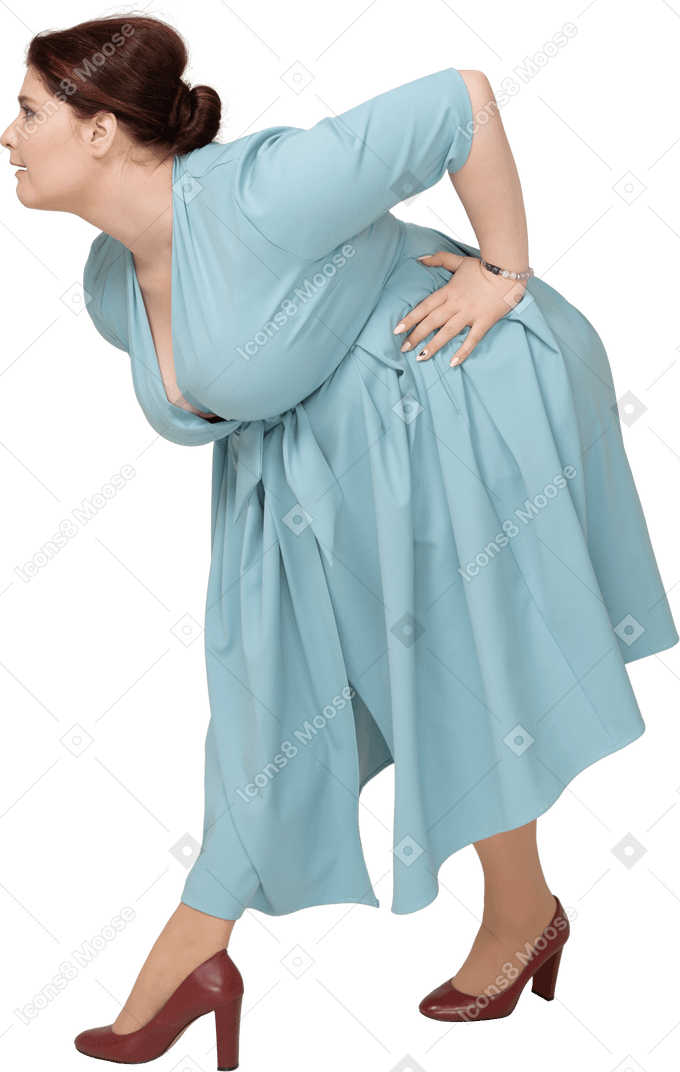 Vista lateral, de, un, mujer, en, vestido azul, agachar