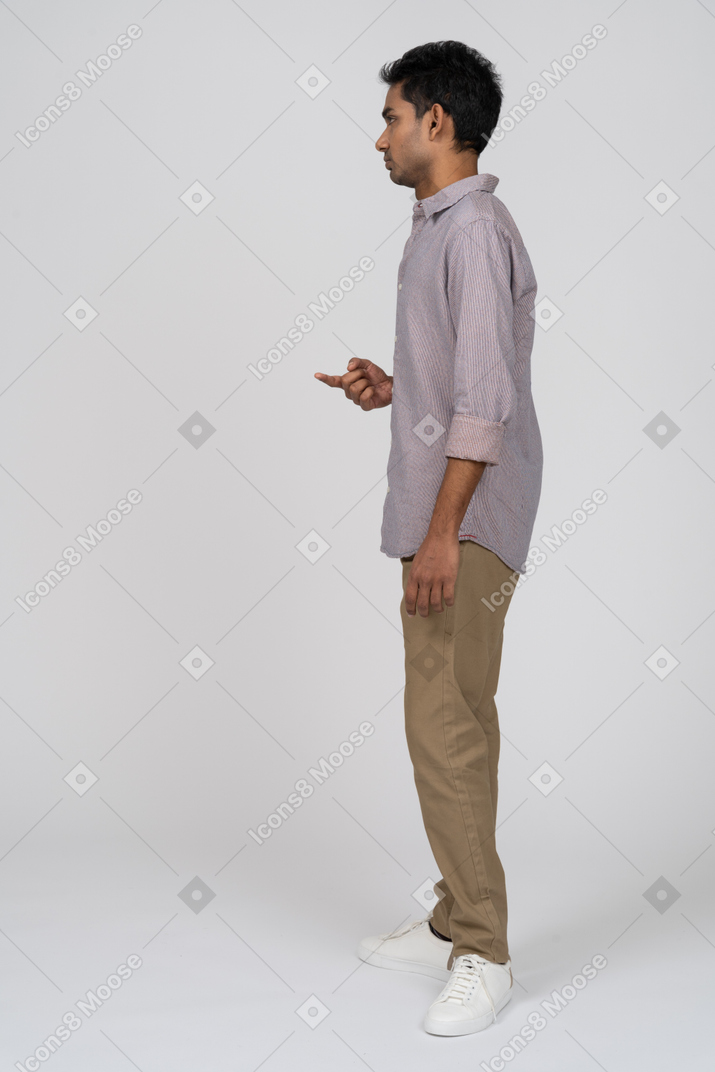 Man in casual clothes standing