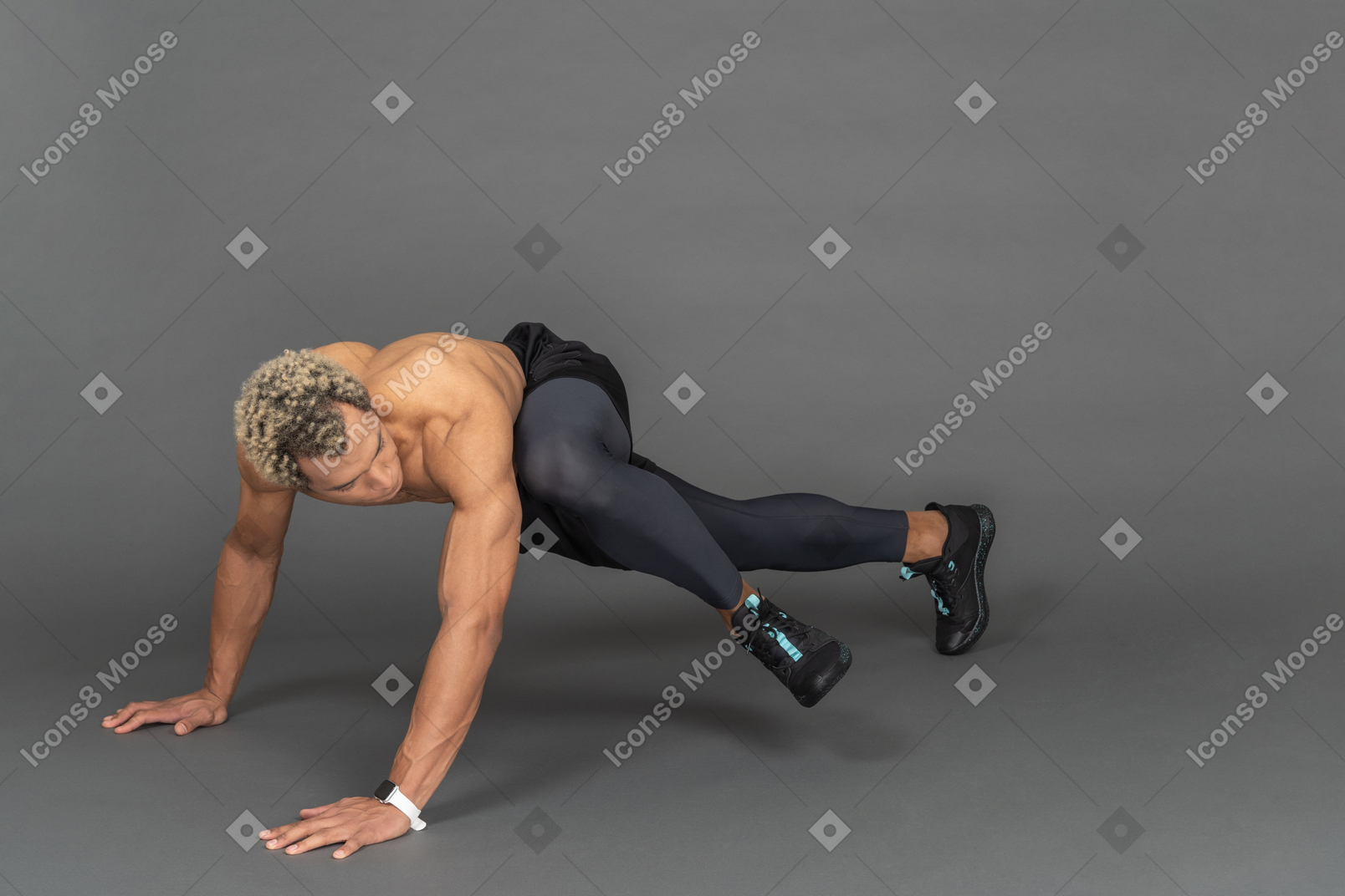 Homem atlético fazendo flexões