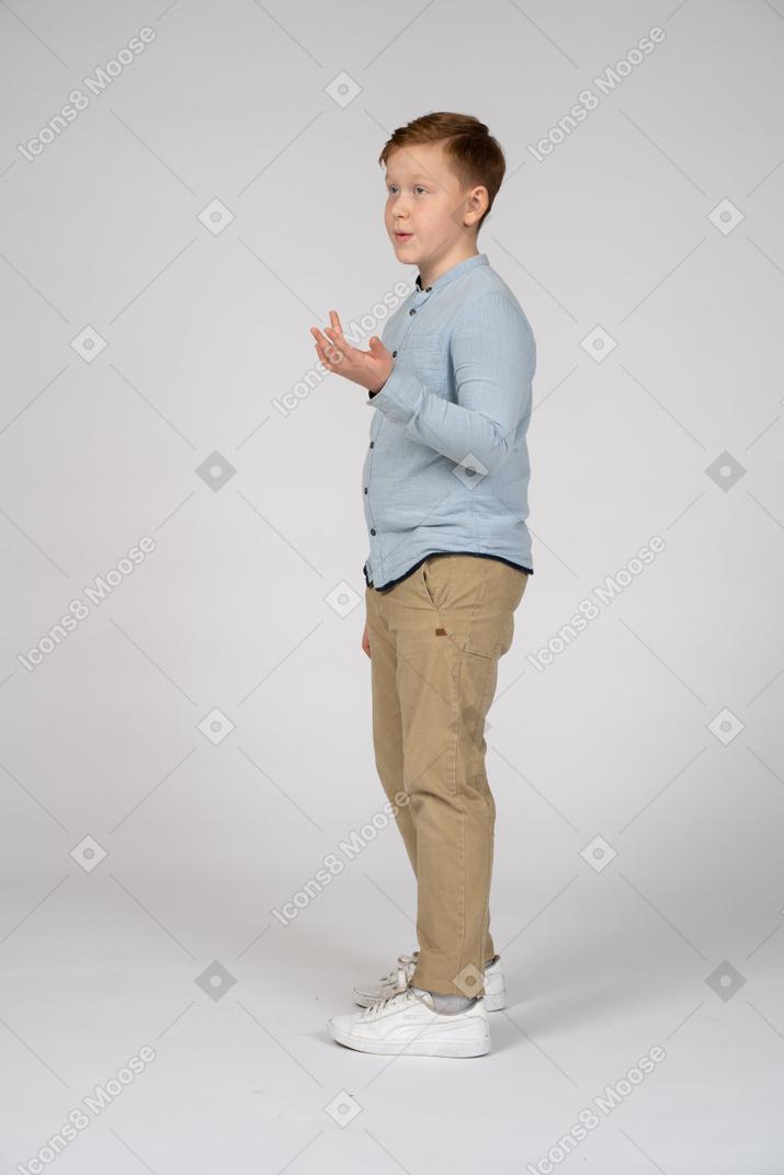 Side view of a boy explaining something