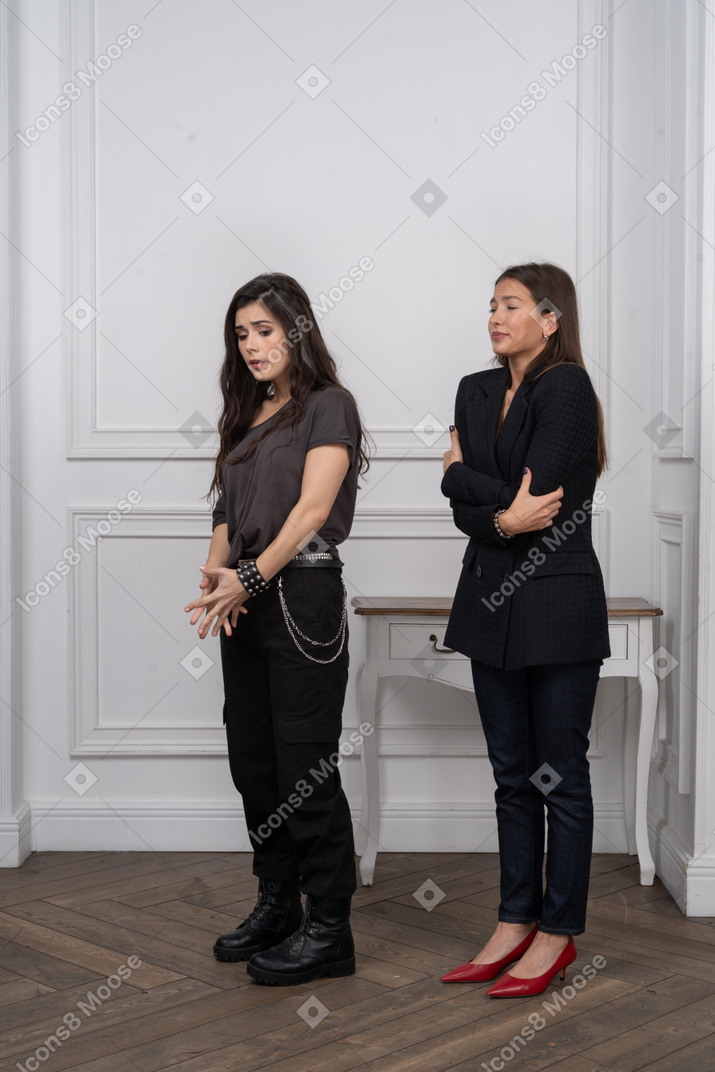 Deux femmes inquiètes