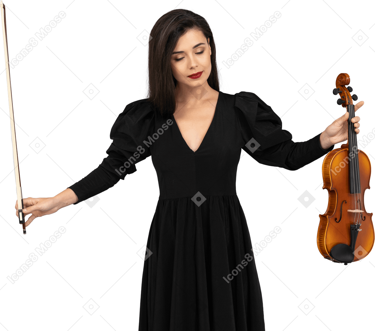 一位身穿黑色连衣裙的女小提琴手打弓的前视图