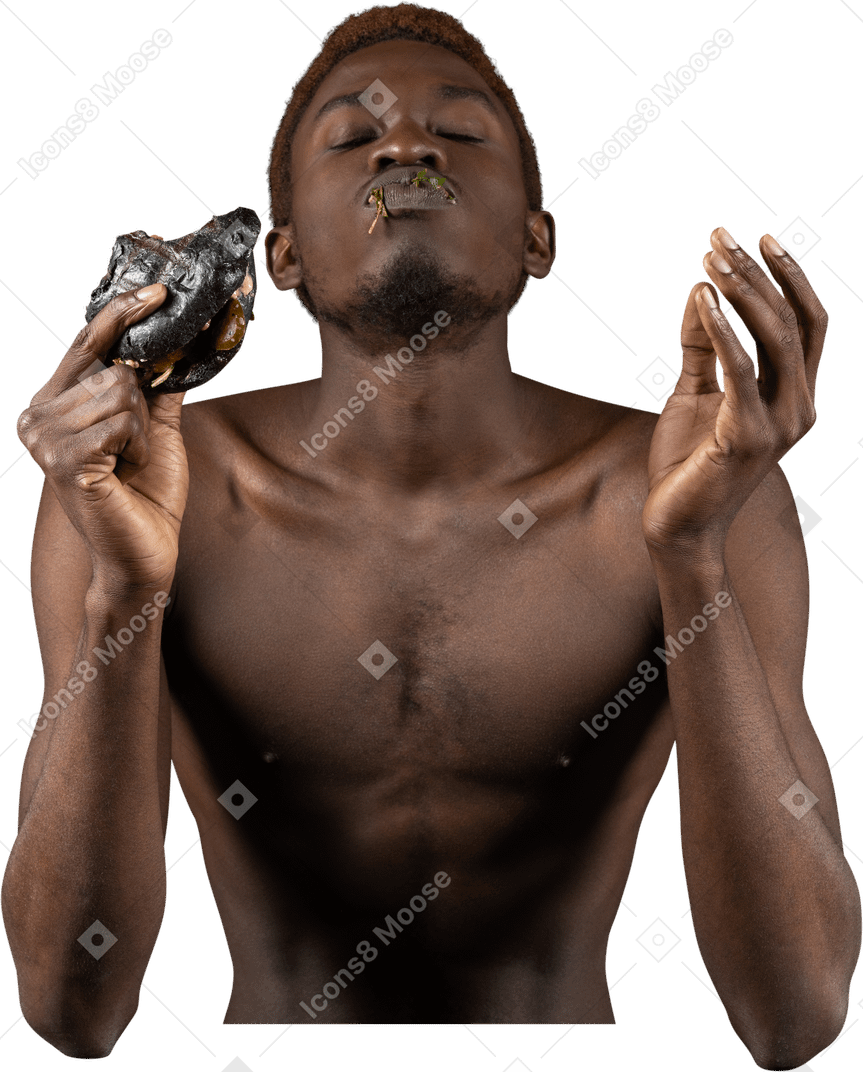 Vista frontal de un joven afro disfrutando de una hamburguesa