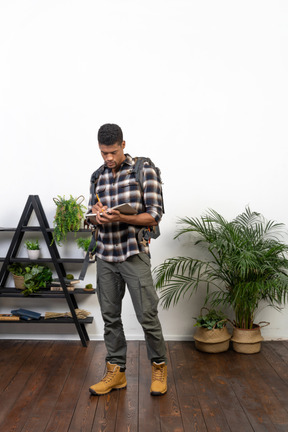 Front view of a tourist writing in the notepad