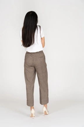 Vista trasera, de, un, mujer joven, en, calzones