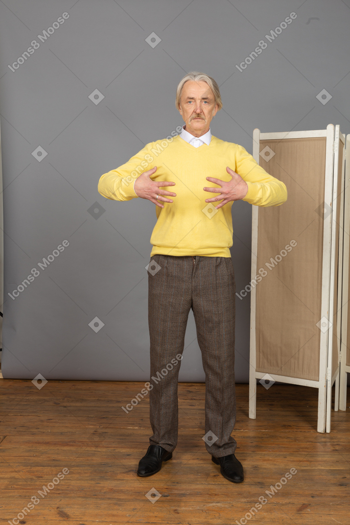 Front view of a confident old man outspreading his fingers