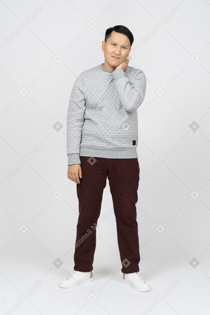 Man in casual clothes standing