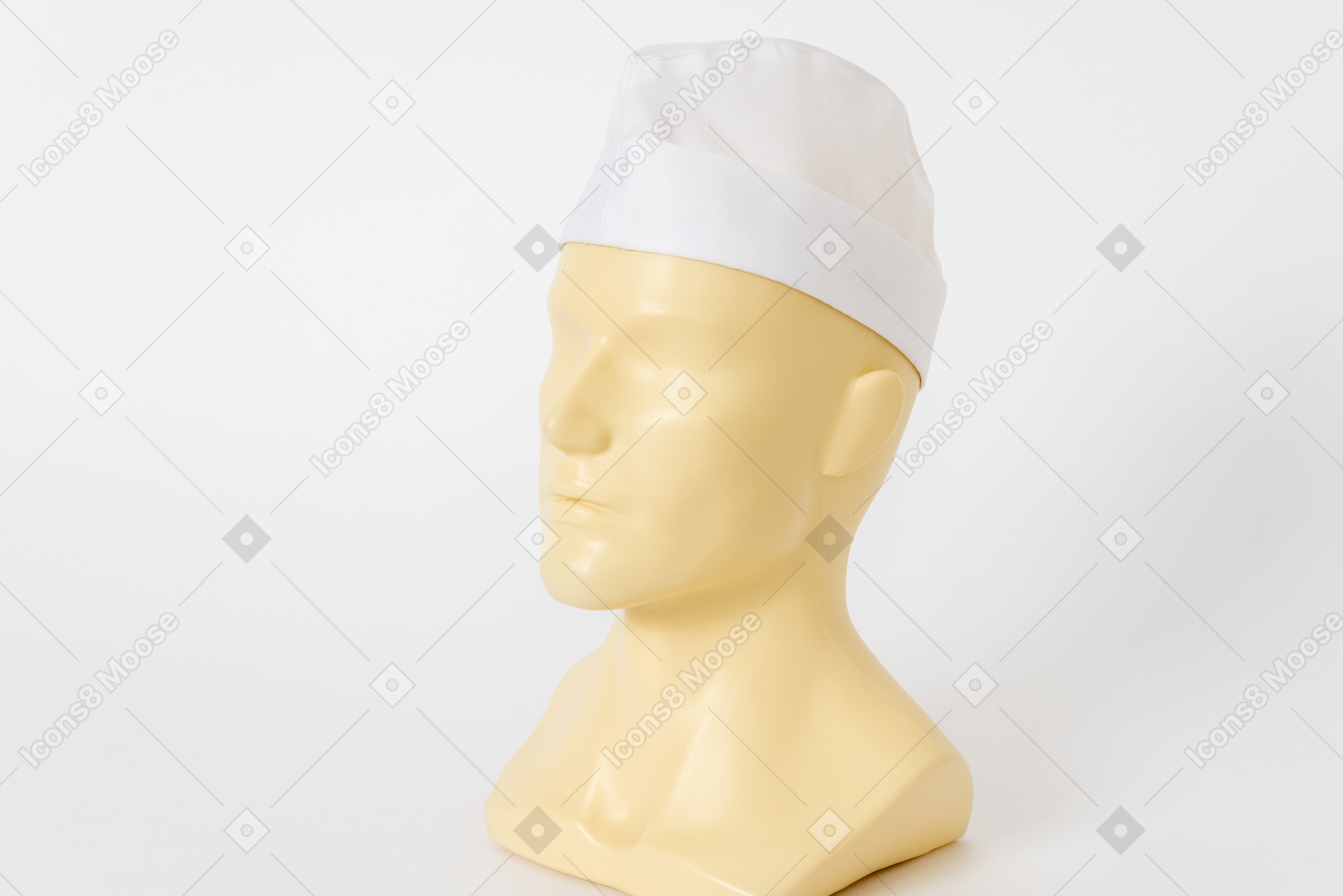 Chapéu de médico na cabeça de manequim meio lateralmente