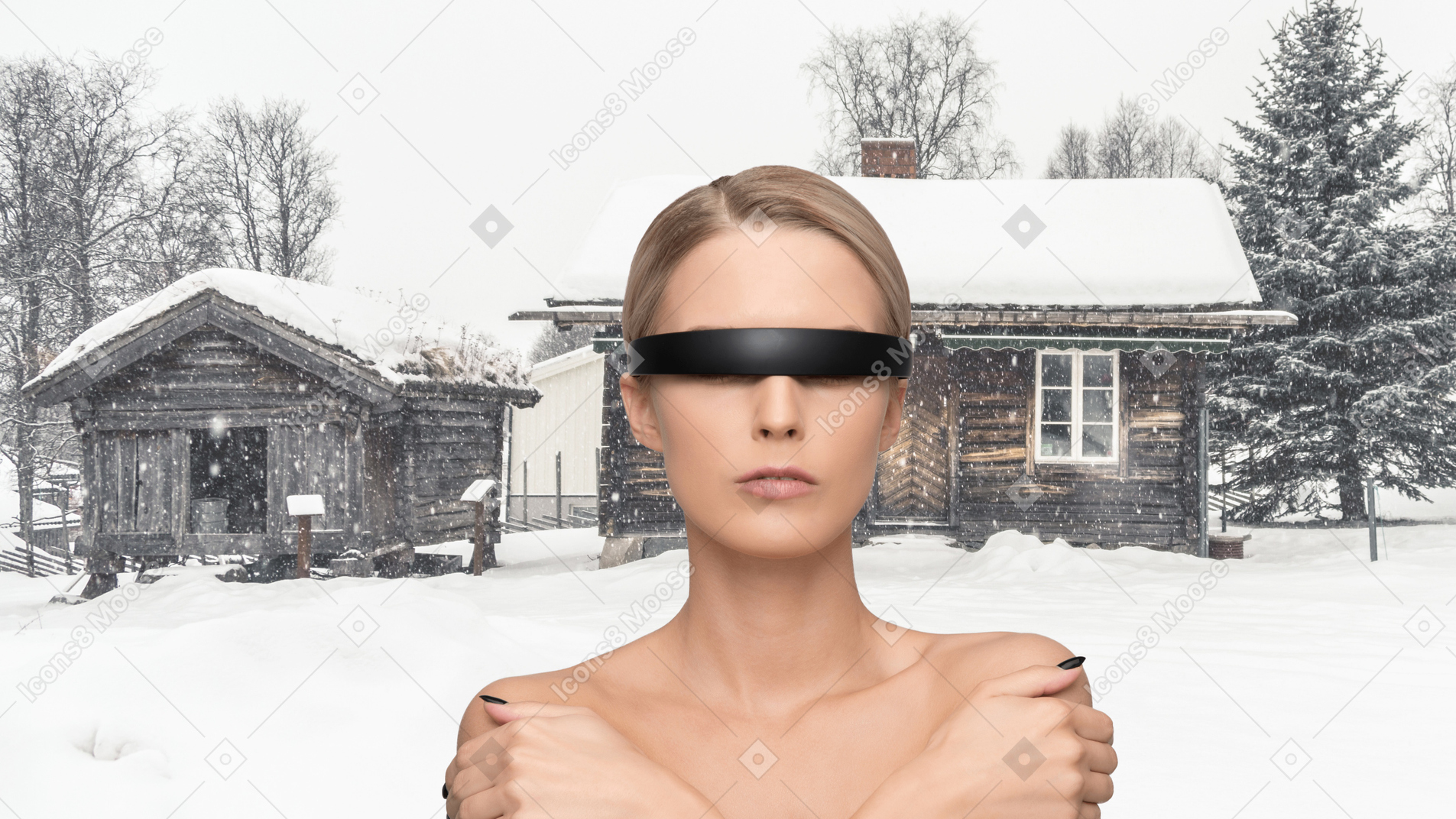Mujer con gafas futuristas frente a la casa de invierno