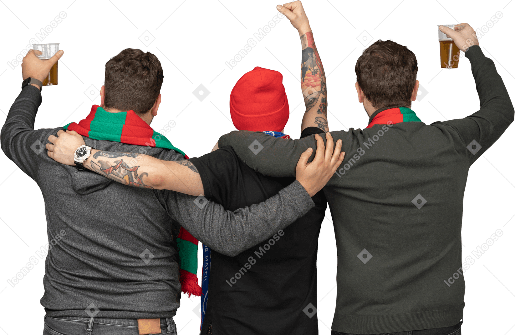 Обнимая трех футбольных фанатов мужского пола, вид сзади