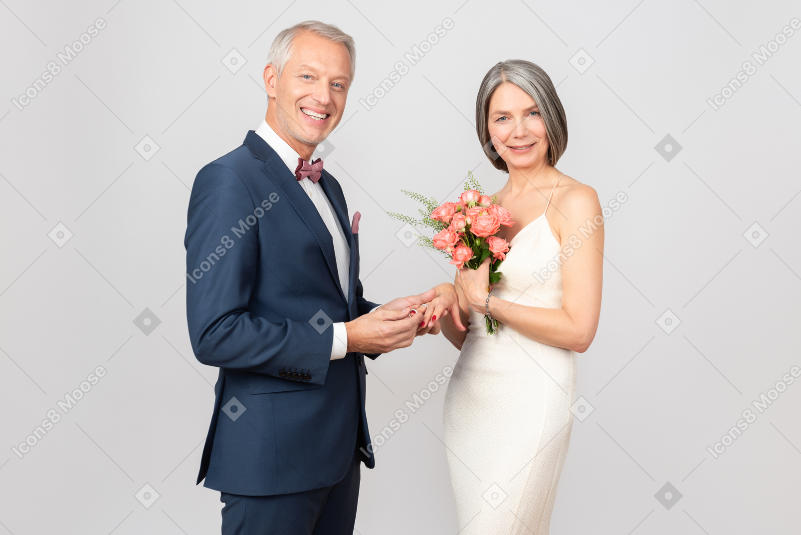 Bella coppia di mezza età il giorno del loro matrimonio