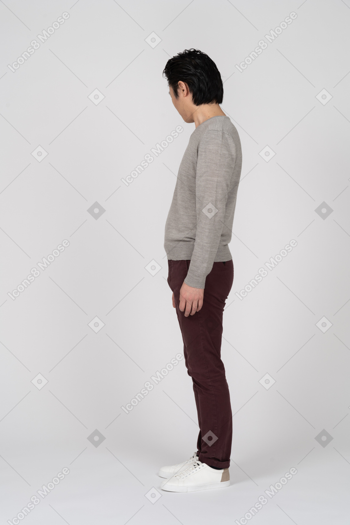 Man in casual clothes standing