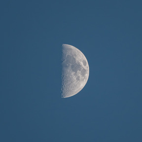 Luna nello spazio