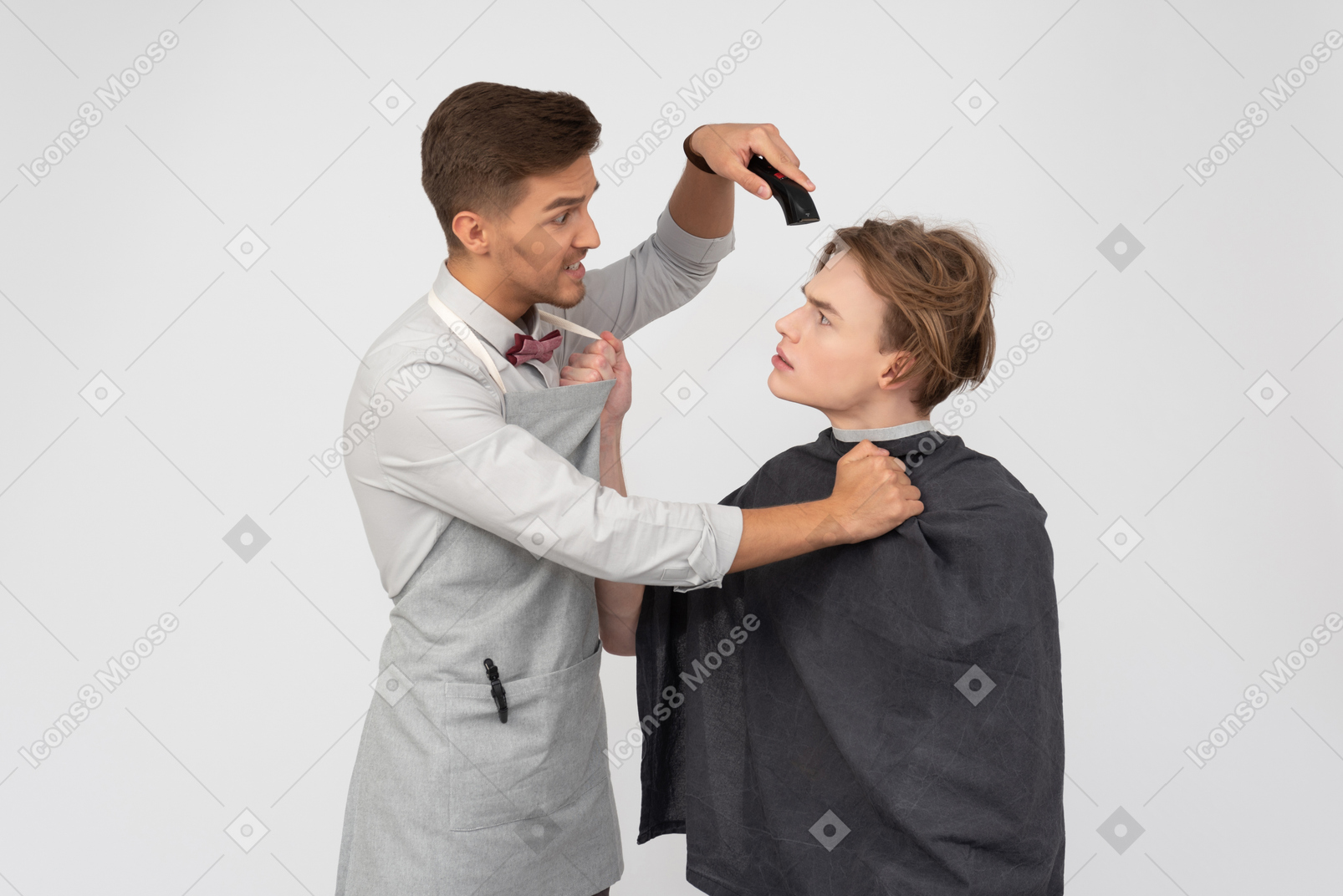 一个年轻的理发师和他的客户