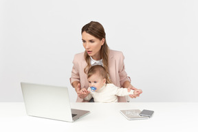 Tentando lidar com a maternidade e o trabalho