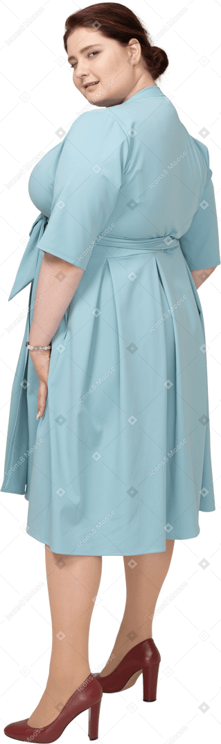 Vista lateral, de, un, mujer, en, vestido azul, hacer muecas
