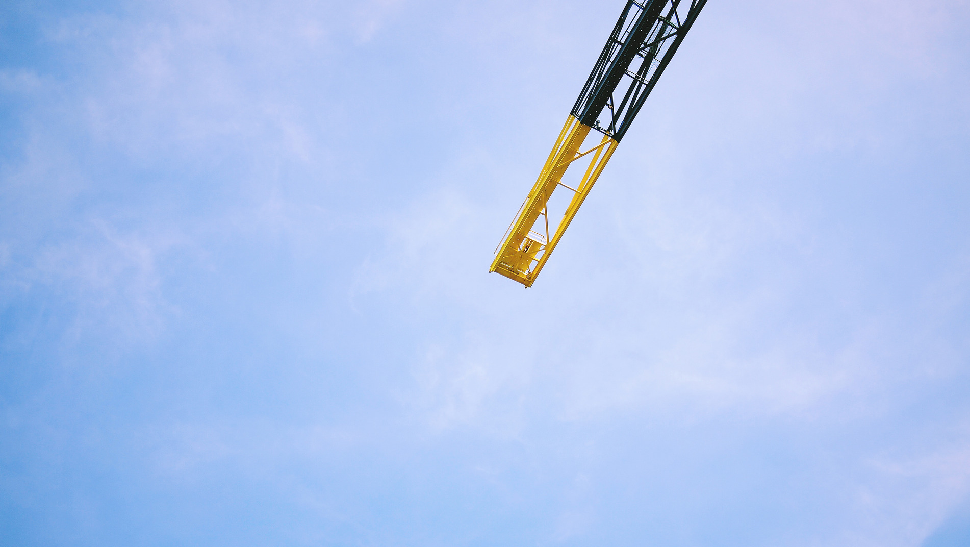 A construction crane and a sky