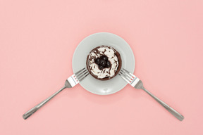 Chocolate berry cake served on a plate with two forks