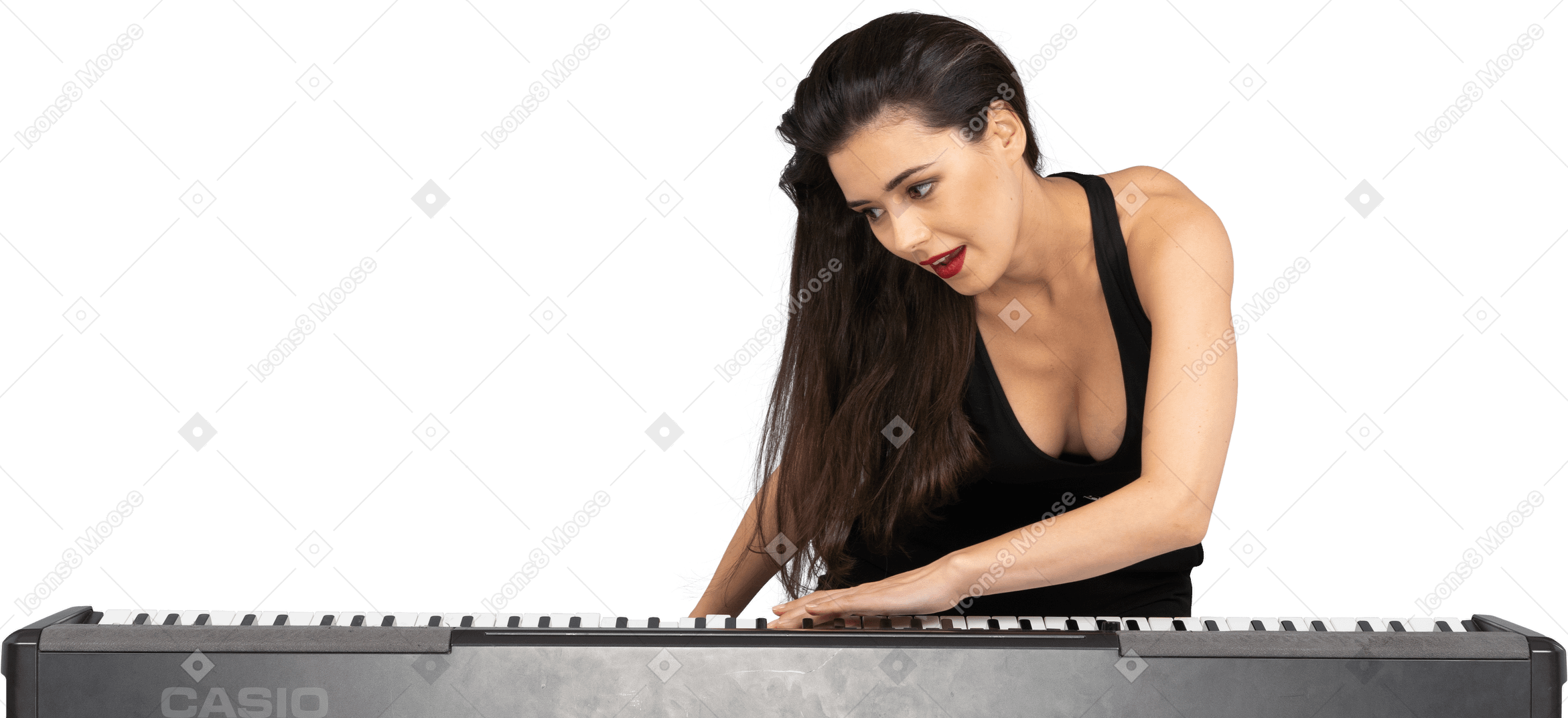 Vorderansicht einer jungen dame im schwarzen kleid, die ihre hand auf tastatur legt und zur seite lehnt