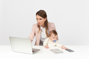 Essere dipendente freelance e mamma non è affatto facile