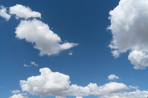 Cielo azul con nubes