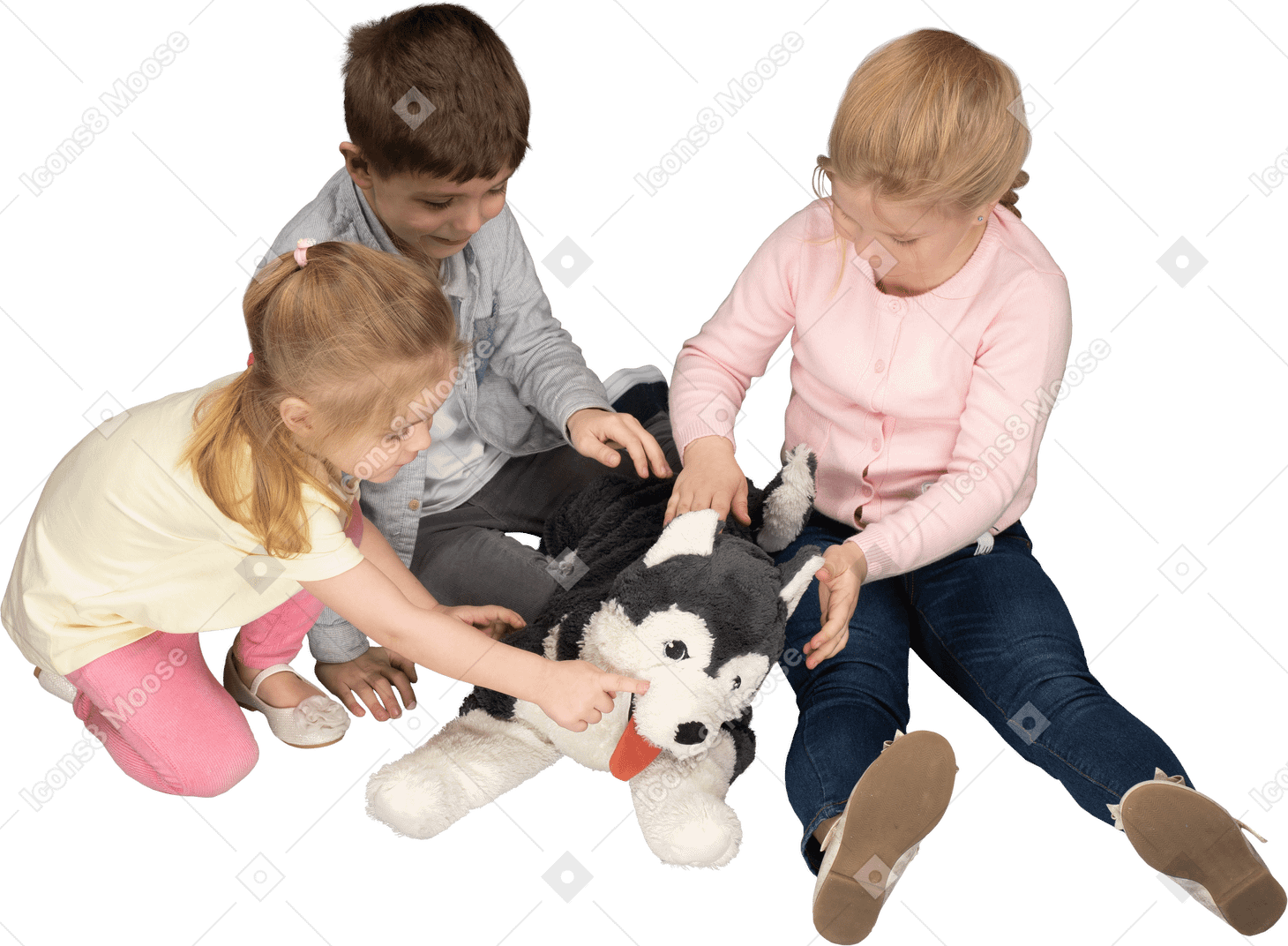 Drei süße kinder spielen mit husky-spielzeug