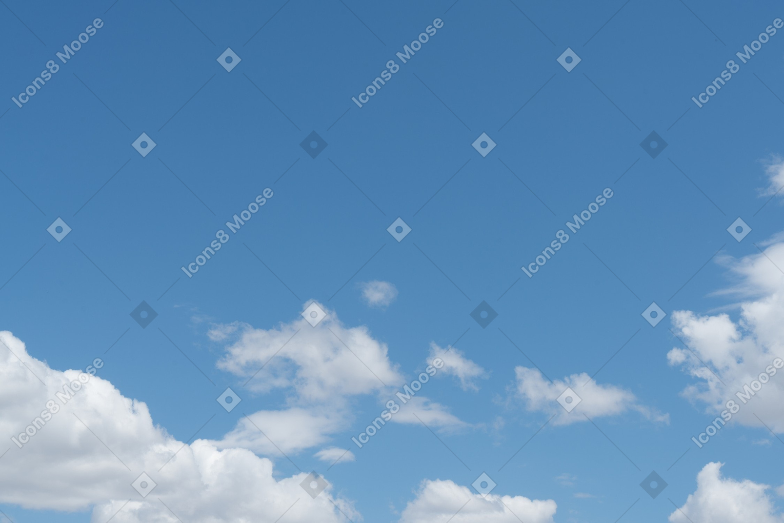 Wolken am blauen himmel