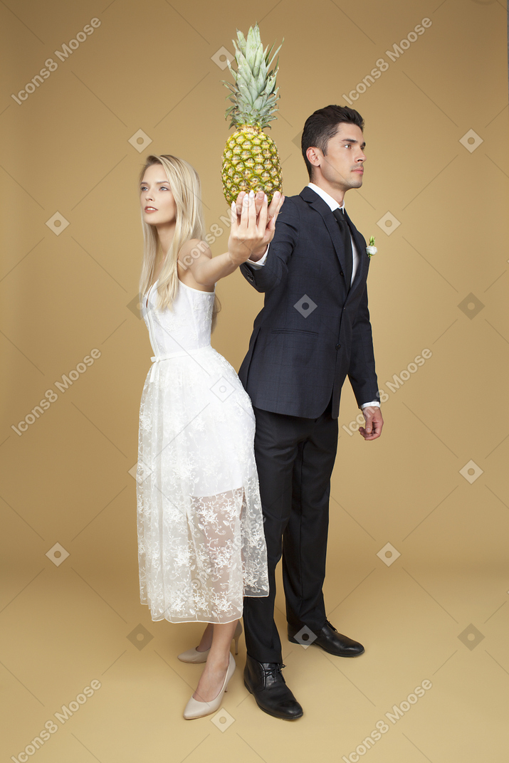 Ananas healthy treat for newlyweds