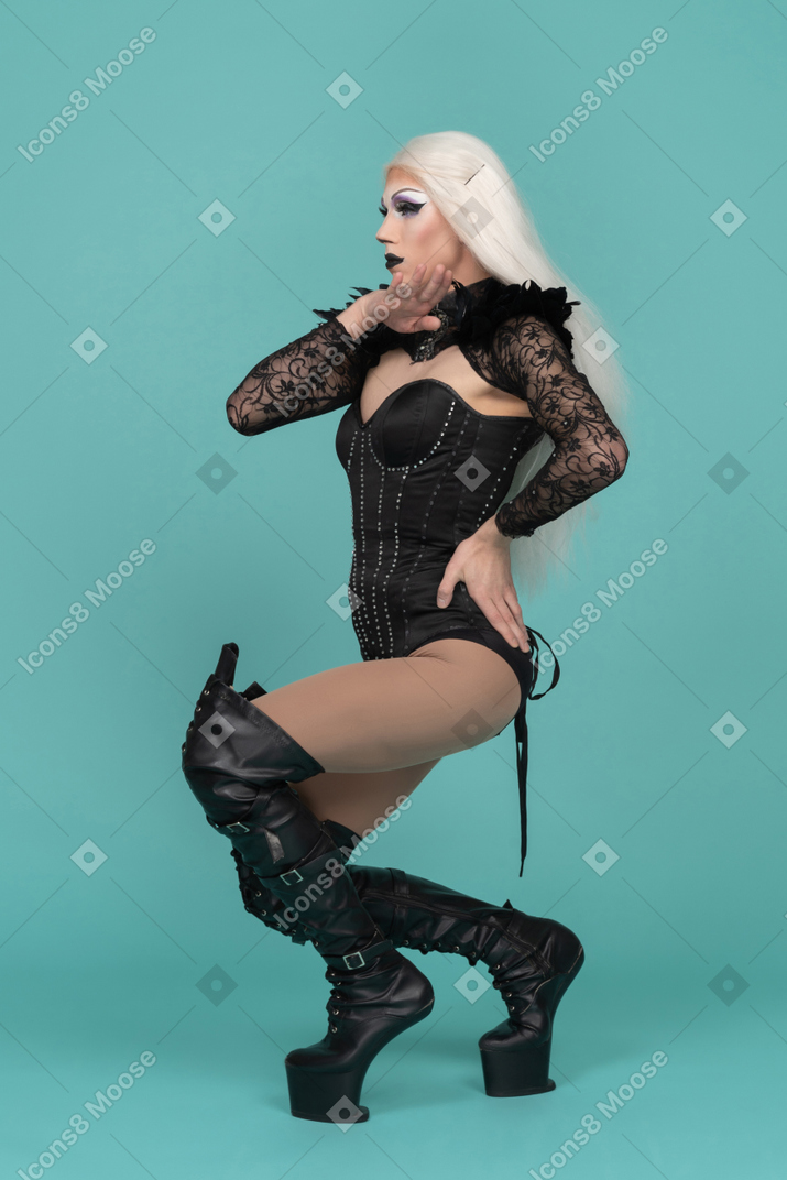 Drag queen dancing on bent legs