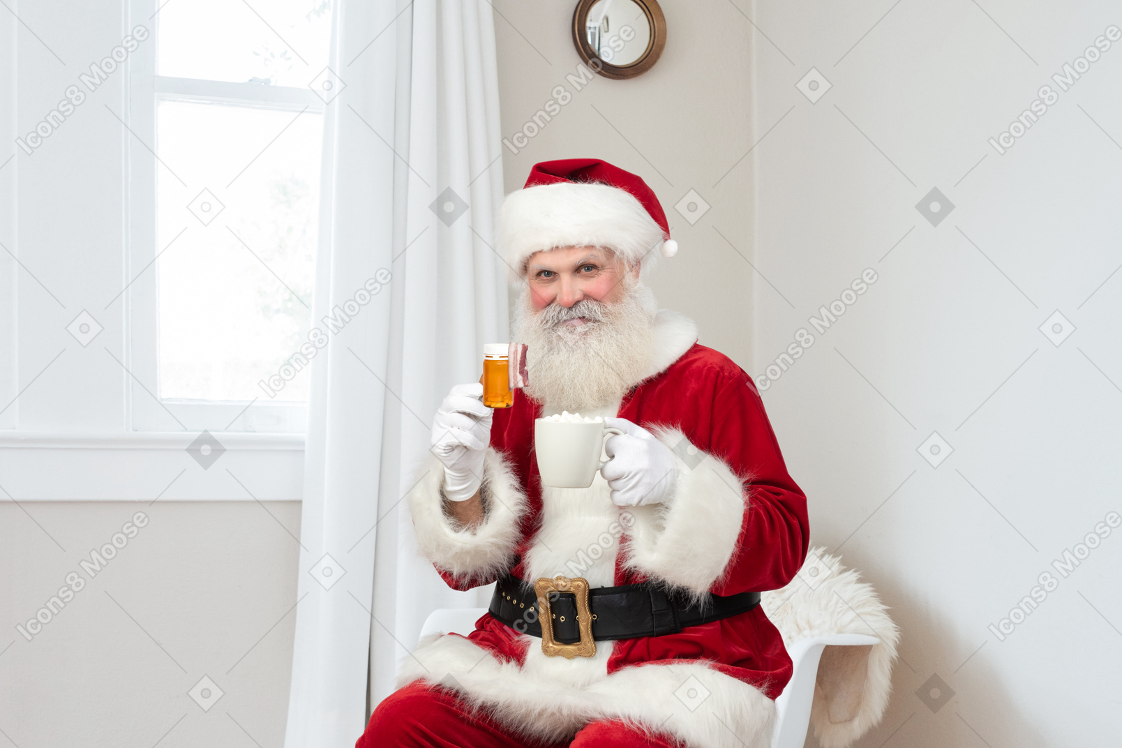 Santa claus empfiehlt ihnen, gesund zu bleiben und tee zu trinken