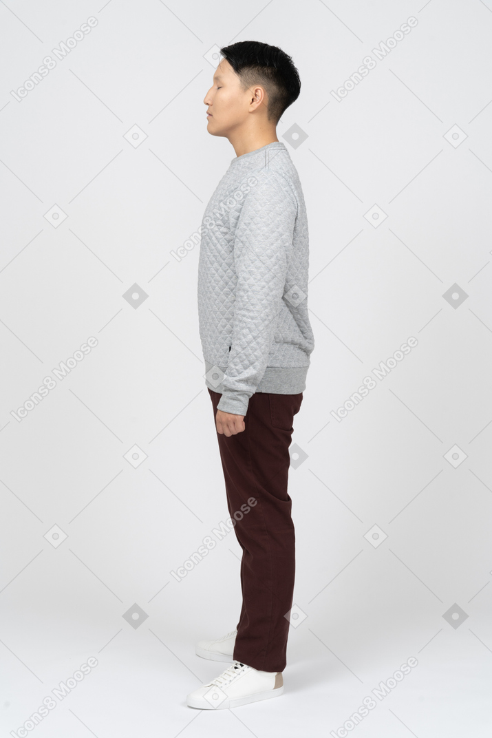 Man in casual clothes standing