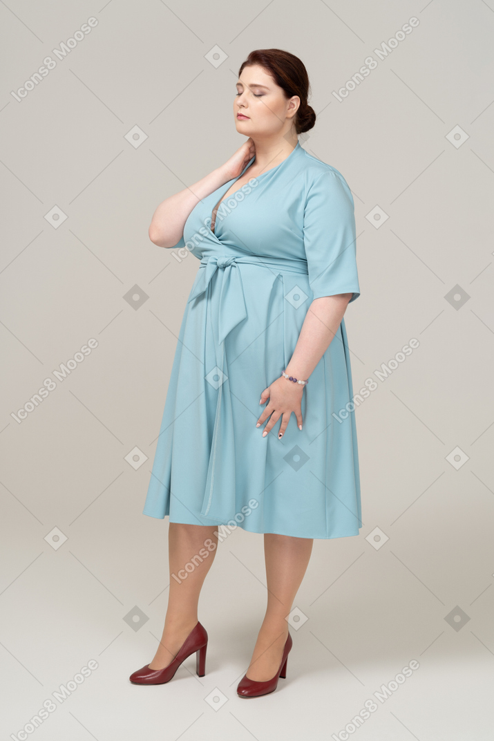Vista frontal, de, un, mujer, en, vestido azul