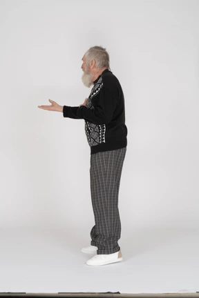 Anciano extendiendo su brazo