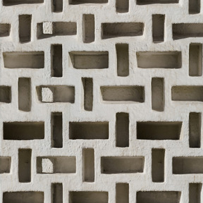 Muro de hormigón con agujeros geométricos